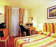 Timhotel Elysees guest room