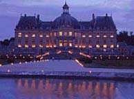 Vaux-le-Vicomte at night