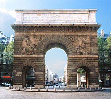 Porte Saint-Martin, seen from rue du faubourg St-Martin.