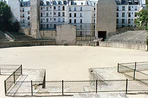 One side of arena obscured by buildings on rue Monge.