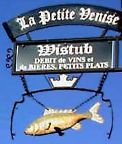 La Petite Venise wine bar sign